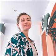 Éducatrice en dessin et stimulatrice de créativité pour élèves souhaitant se perfectionner et trouver leur style artistique